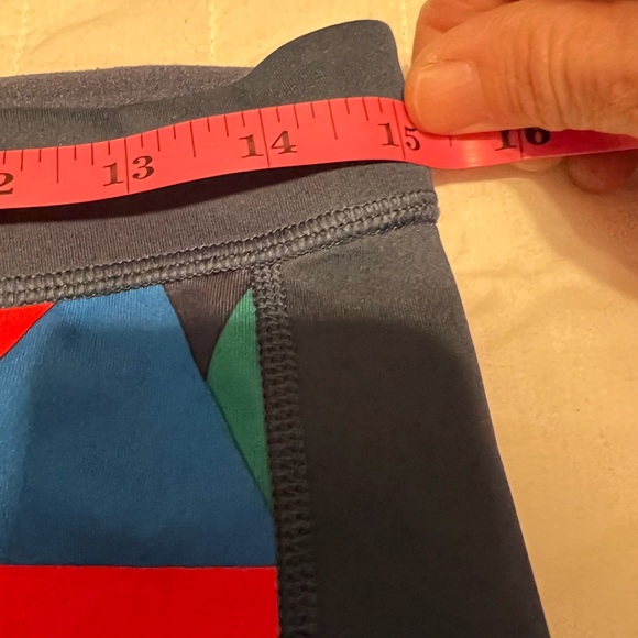 Adidas women’s yoga/biking shorts tech fit multi color 8” rise 15”waist - Picture 4 of 7